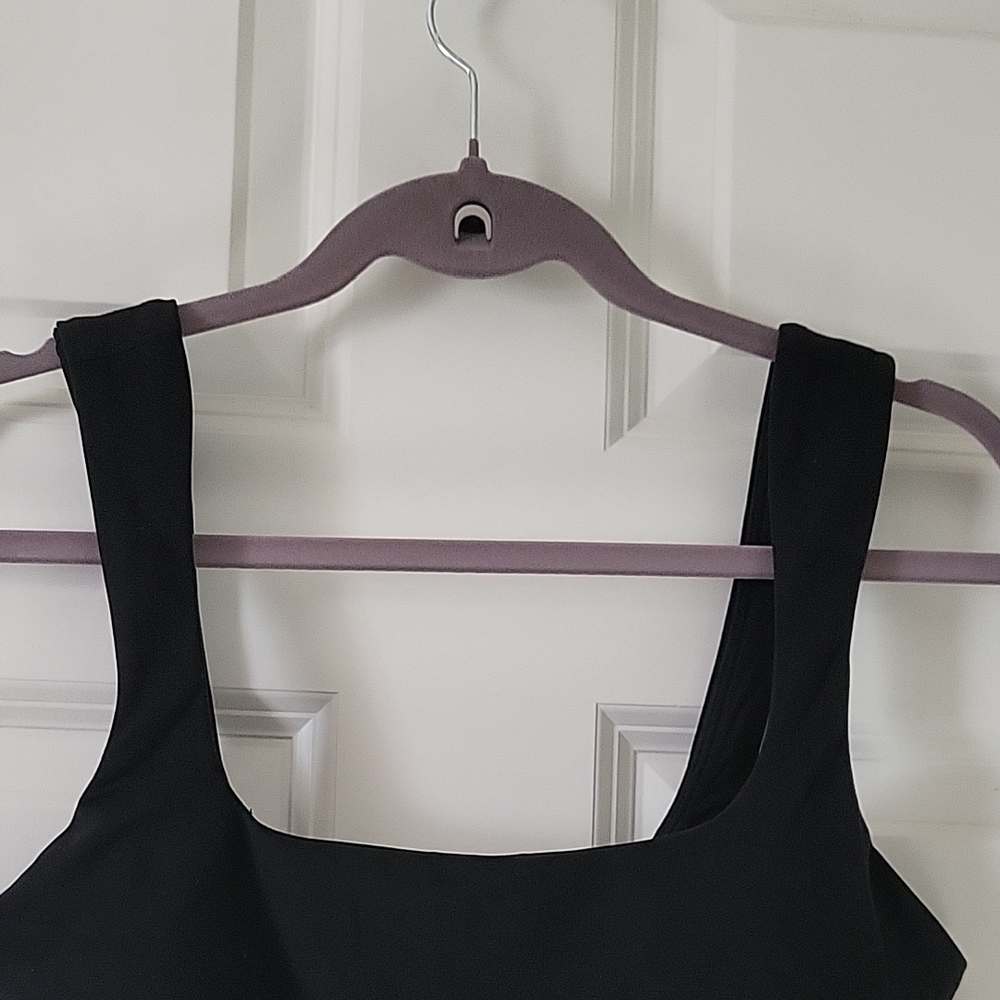 NEW Athleta Black Crop Top Women’s Small Built-In Bra Athletic Workout - Picture 3 of 7
